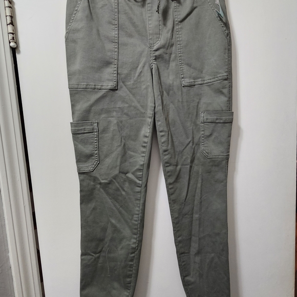 Women's Maurices Army Green Cargo Weekender Pants. Size Small. NWT. - Picture 1 of 10